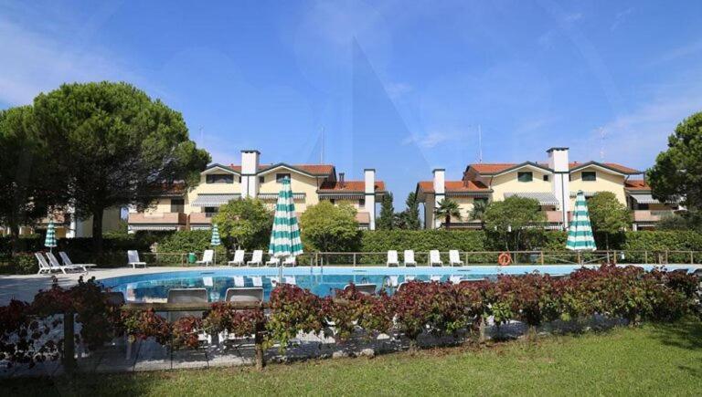 Residence Marco Polo Ераклеа Екстер'єр фото