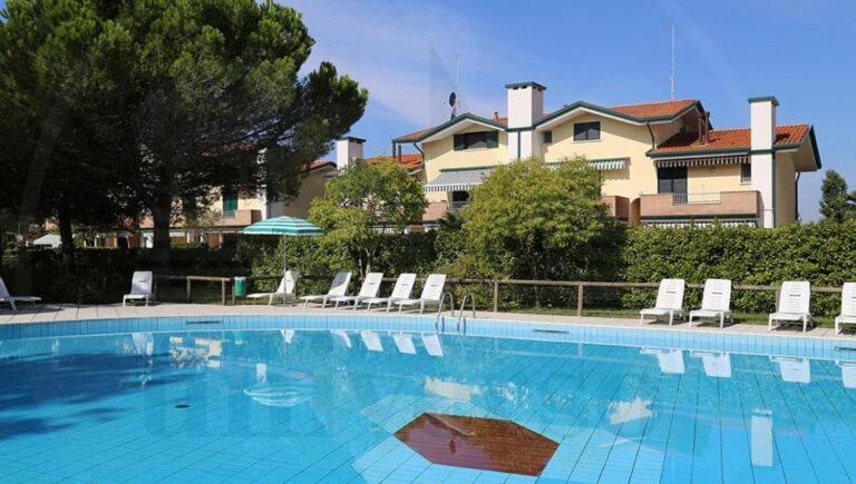 Residence Marco Polo Ераклеа Екстер'єр фото